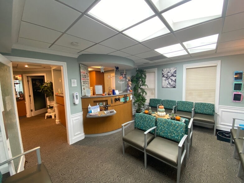 334 Underhill Ave, Yorktown Heights, NY for lease - Building Photo - Image 2 of 7