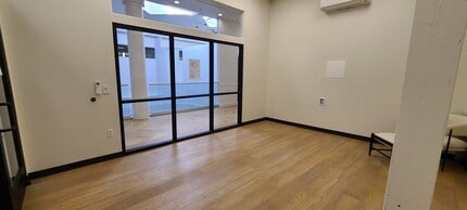 285 Liberty St, Salem, OR for lease Interior Photo- Image 2 of 4