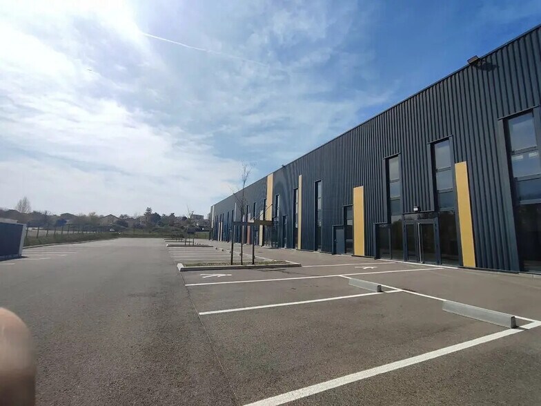 Flex in Villefontaine for sale - Building Photo - Image 1 of 9