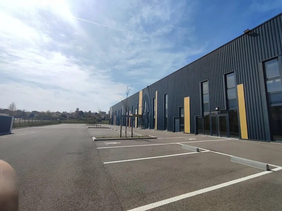 Flex in Villefontaine for sale Building Photo- Image 1 of 10