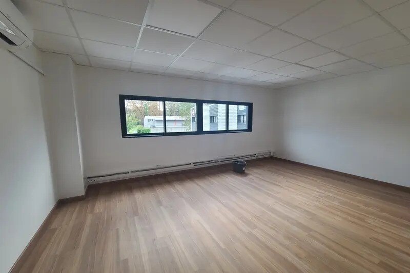 Flex in Bayonne for lease - Interior Photo - Image 2 of 4