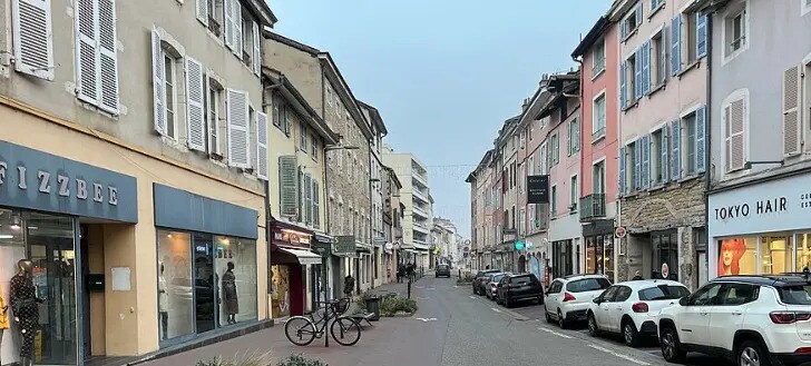 Retail in Bourg-en-Bresse for sale Building Photo- Image 1 of 3