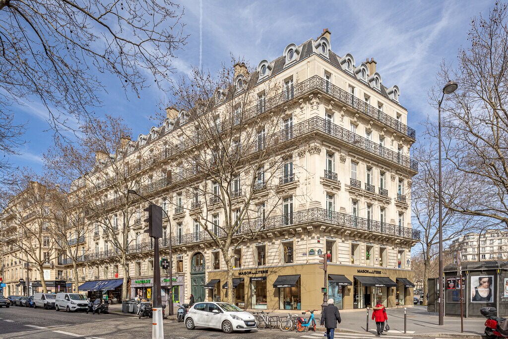 Location Bureaux 375 m² - Photo 1