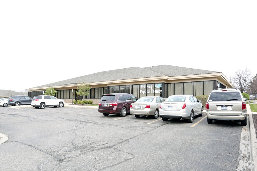 23965 Novi Rd, Novi, MI for lease - Building Photo - Image 2 of 6