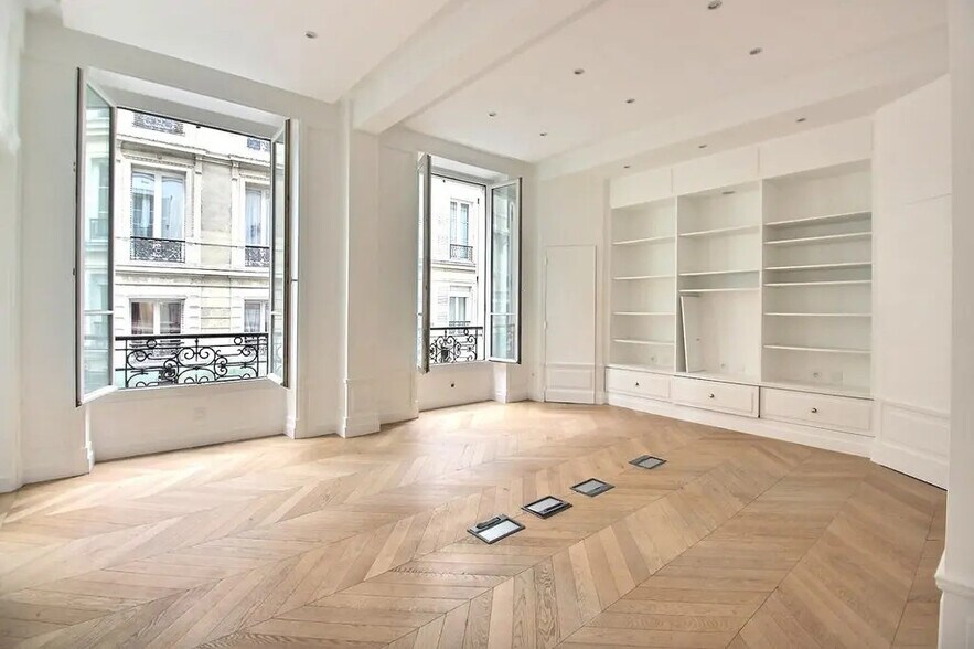 Rue Du Faubourg Saint-Honoré, Paris for lease - Interior Photo - Image 2 of 7