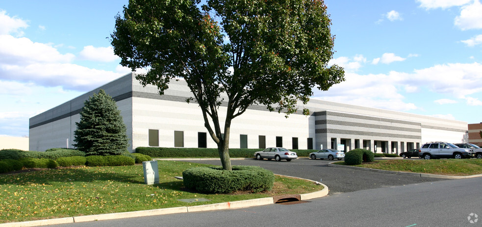 130 Twinbridge Dr, Pennsauken, NJ for lease - Building Photo - Image 2 of 7