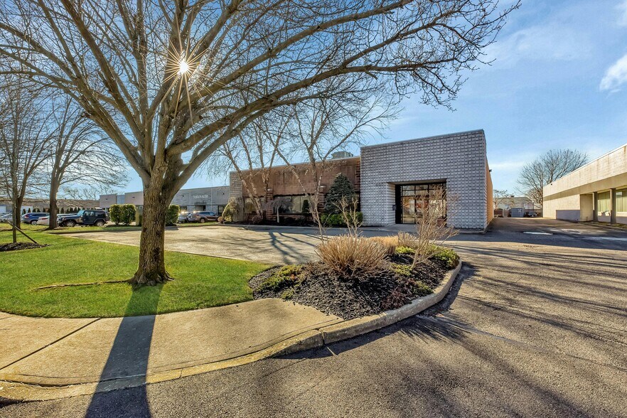 22 Colt Ct, Ronkonkoma, NY for sale - Building Photo - Image 1 of 1