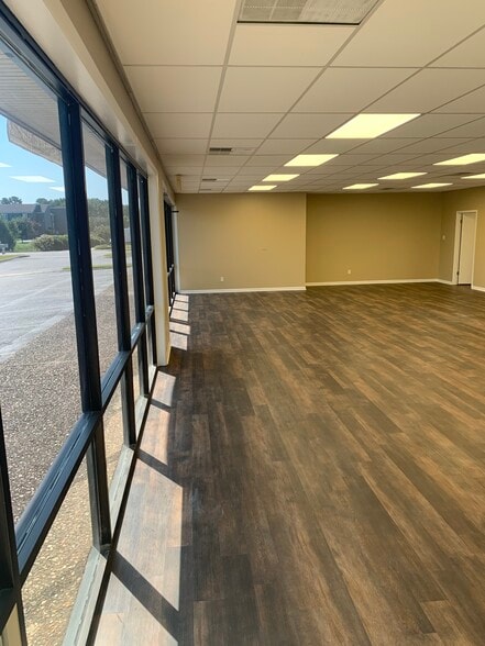 1602-1606 Merrill Dr, Little Rock, AR for lease - Building Photo - Image 3 of 6