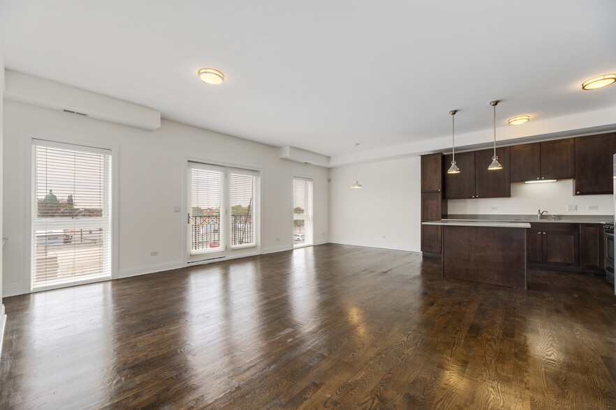 3227-3231 S Halsted St, Chicago, IL for sale - Interior Photo - Image 2 of 19