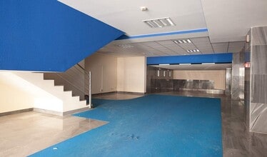 Retail in Barcelona, Barcelona for lease Interior Photo- Image 2 of 6