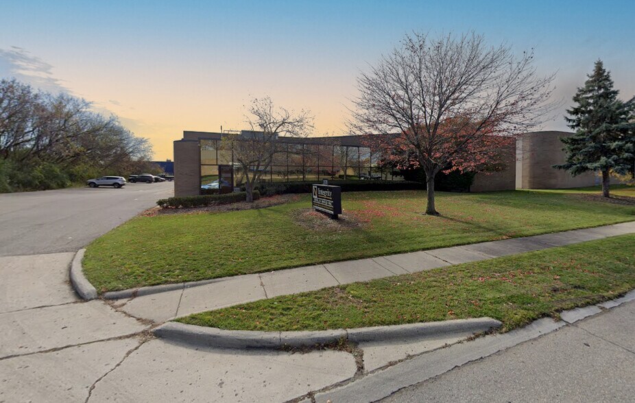 1179 Maplelawn Dr, Troy, MI 48084