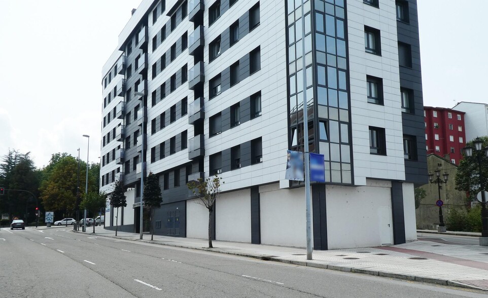 Calle Alejandro Casona, 48, Oviedo, Asturias for lease - Building Photo - Image 1 of 26