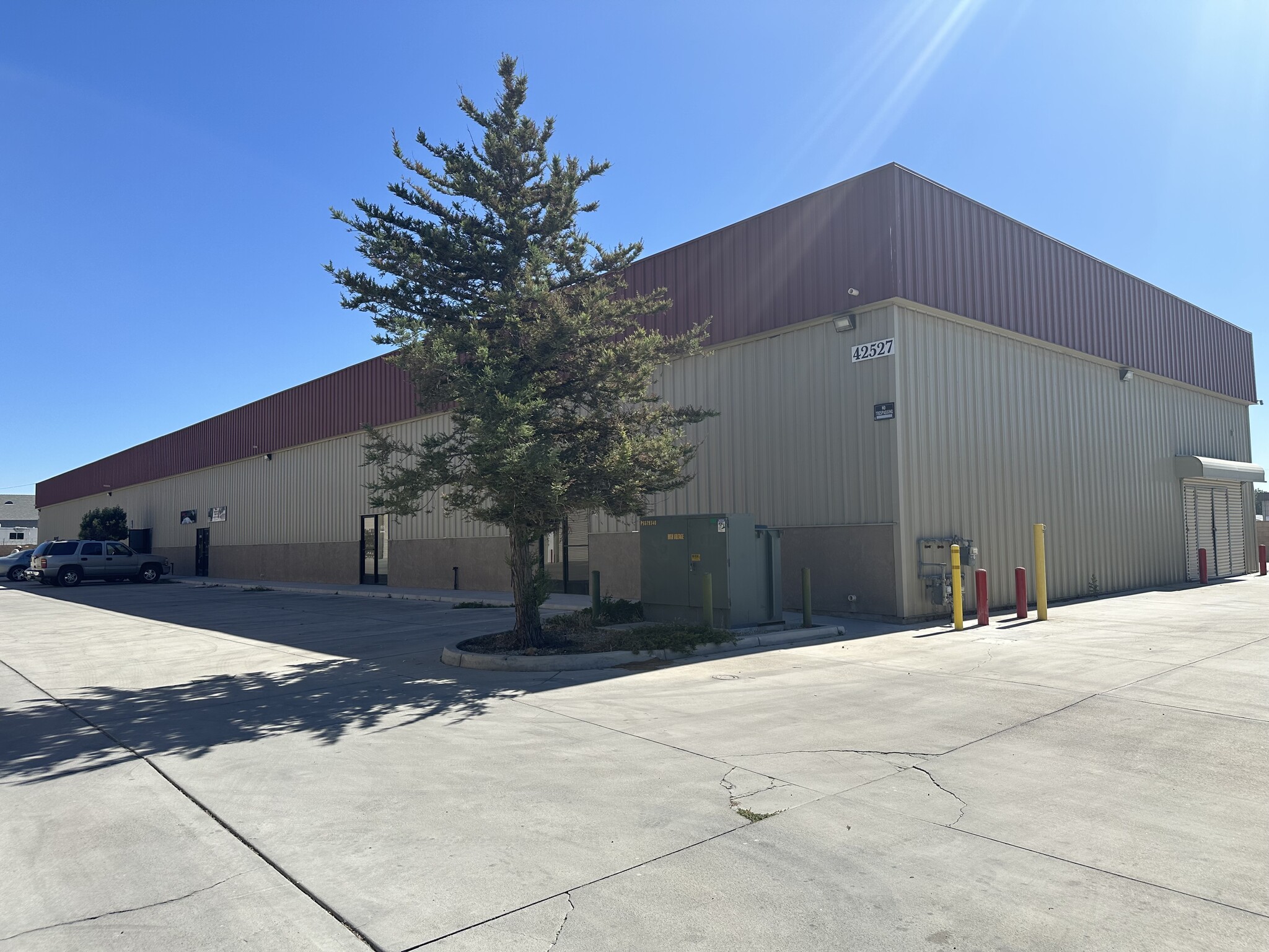 42525 6th St E, Lancaster, CA for lease Building Photo- Image 1 of 2