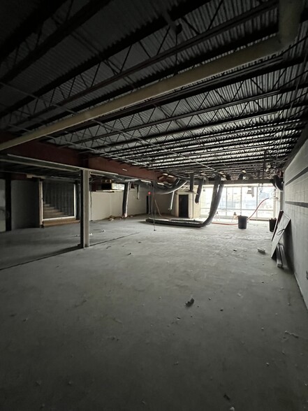 2656-2676 E 2nd St, Bloomington, IN for lease - Interior Photo - Image 3 of 3