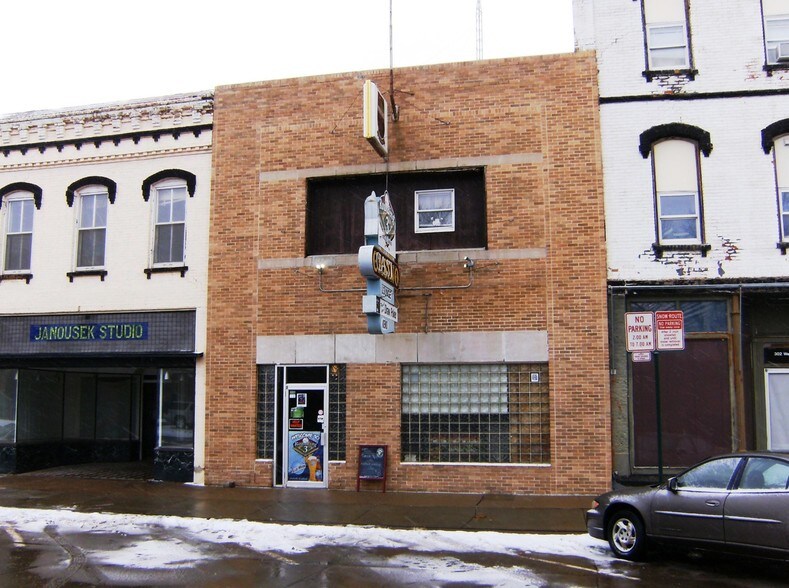 304 W 3rd St, Yankton, SD 57078