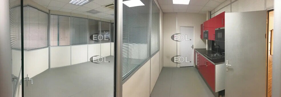 Flex in Tremblay-en-France for lease - Interior Photo - Image 3 of 5