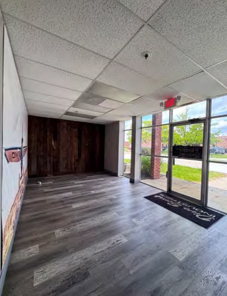 2441-2445 Northline Industrial Blvd, Maryland Heights, MO for sale - Interior Photo - Image 2 of 8