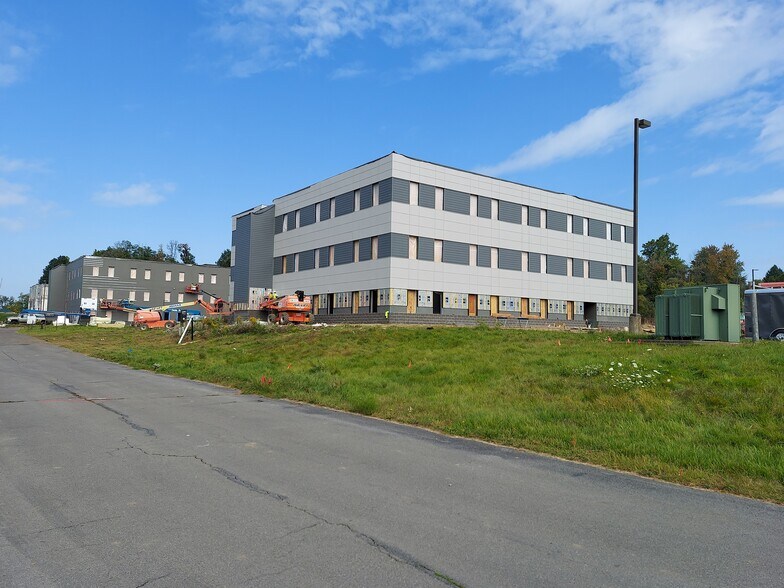 8280 Willett Pky, Baldwinsville, NY 13027 Radisson Health Park