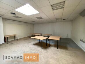 Office in Ris-Orangis for lease Interior Photo- Image 2 of 3