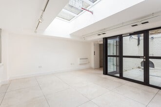 518-522 Wandsworth Rd, London for lease Interior Photo- Image 1 of 4
