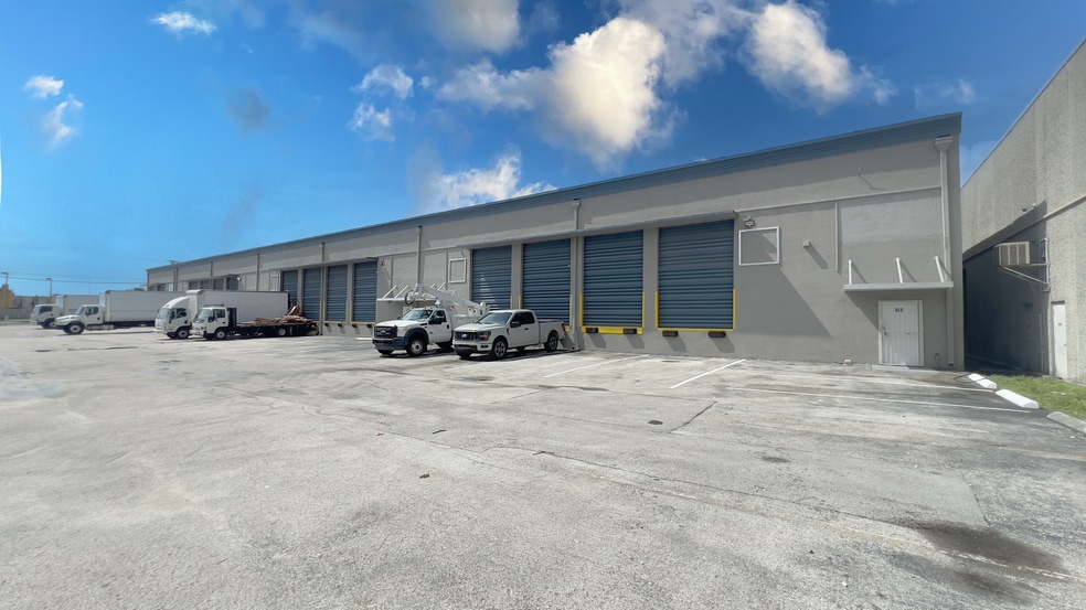 10049 NW 89th Ave, Medley, FL for lease - Building Photo - Image 2 of 4
