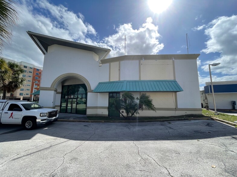 5368 International Dr, Orlando, FL for lease - Building Photo - Image 1 of 29