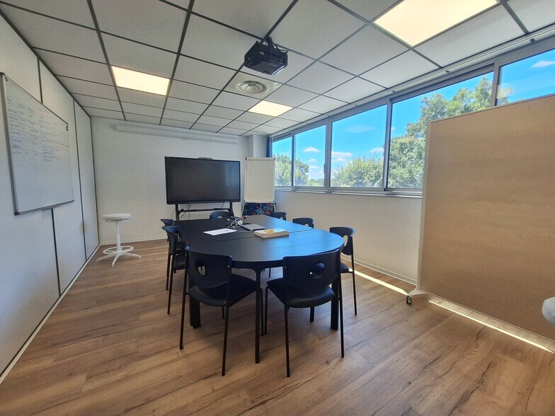 Office in Bordeaux for lease - Building Photo - Image 3 of 7