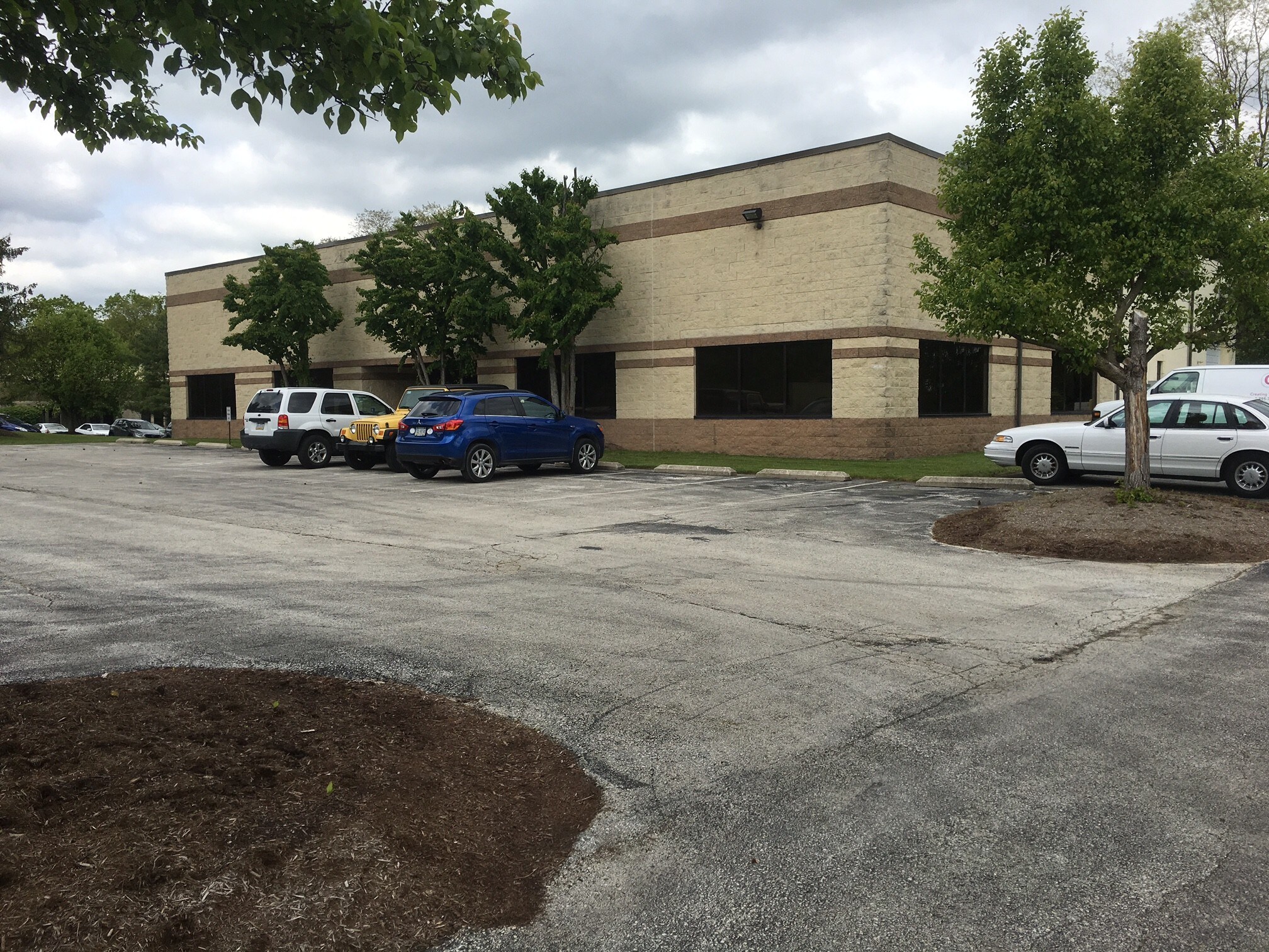 140 Quaker Ln, Malvern, PA for sale Primary Photo- Image 1 of 1