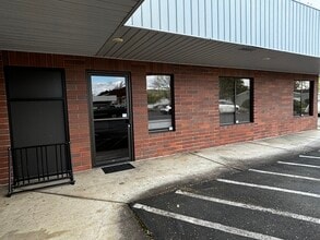 90 Market St, Lebanon, OR for lease Interior Photo- Image 1 of 9