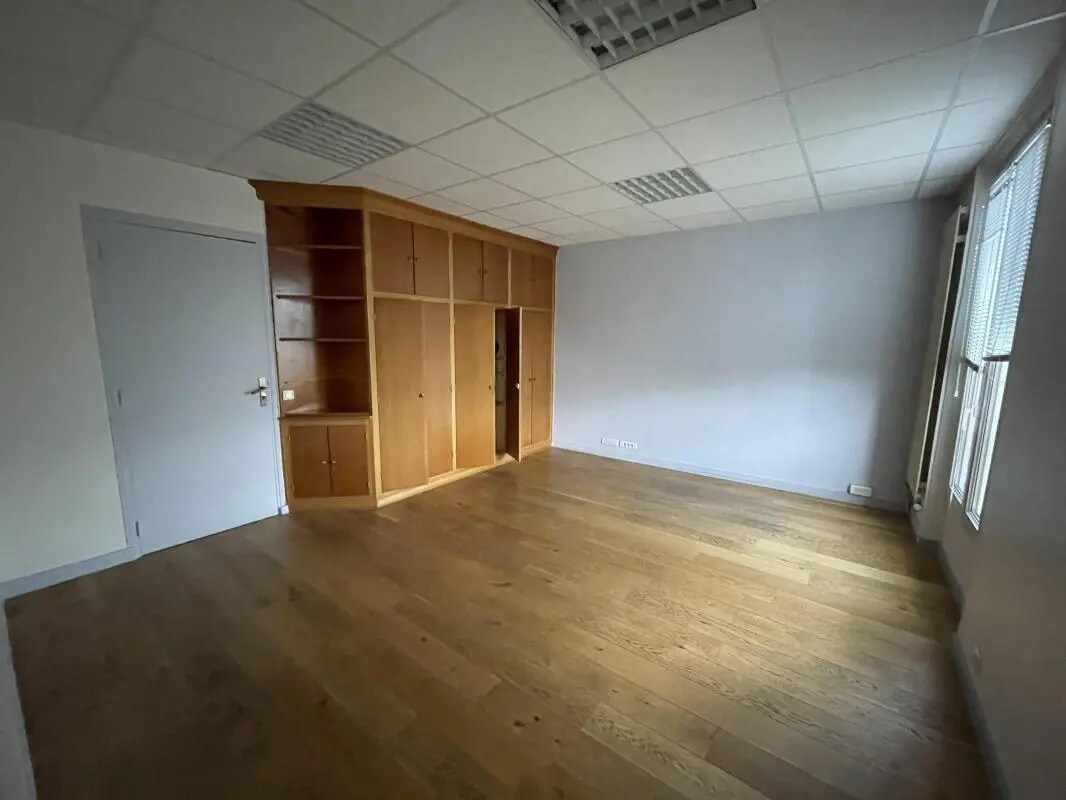 Office in Paris for sale Building Photo- Image 1 of 7