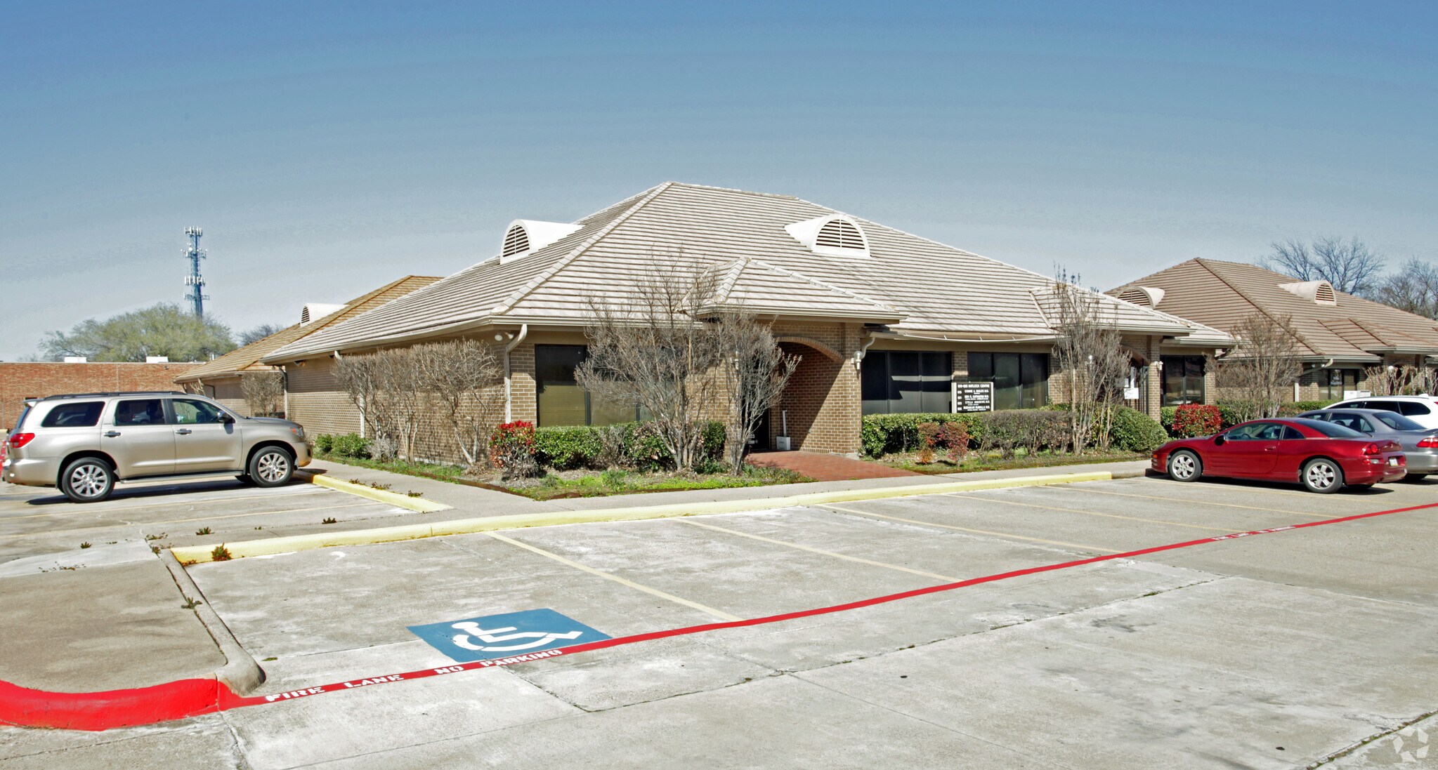 Office in Arlington, TX for sale Primary Photo- Image 1 of 1