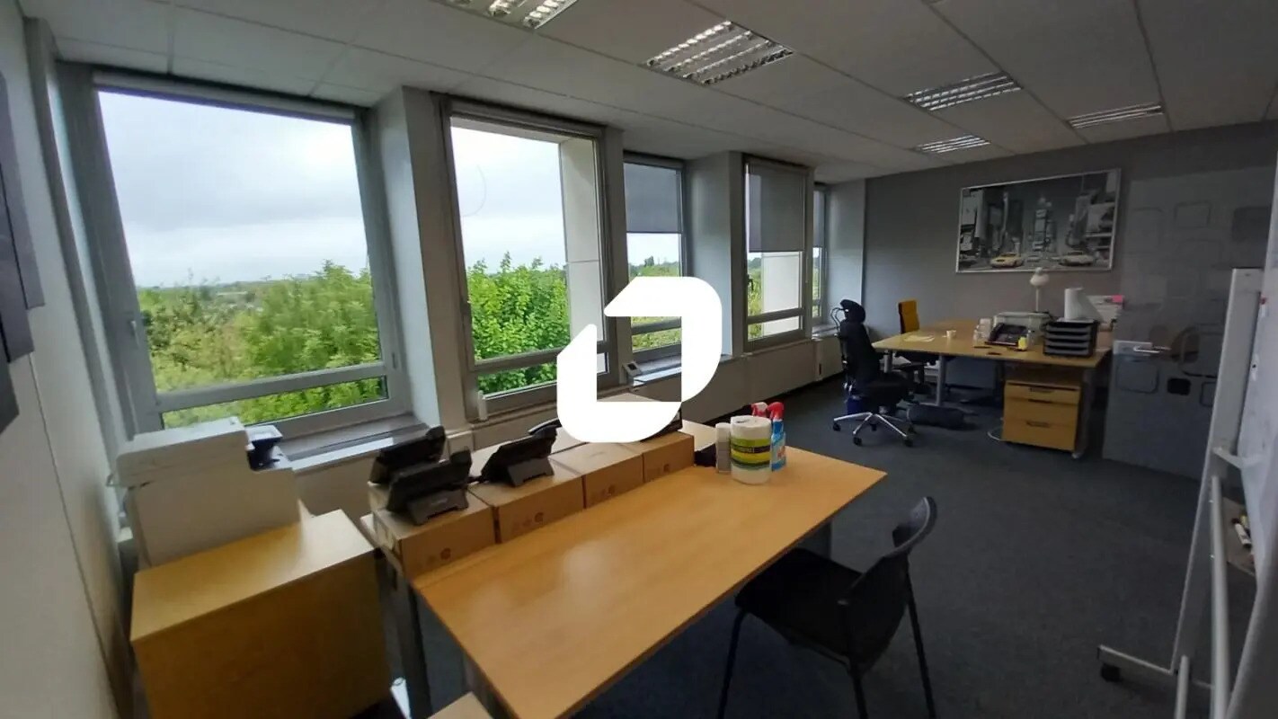 Office in Marcq-en-Baroeul for lease Interior Photo- Image 1 of 13