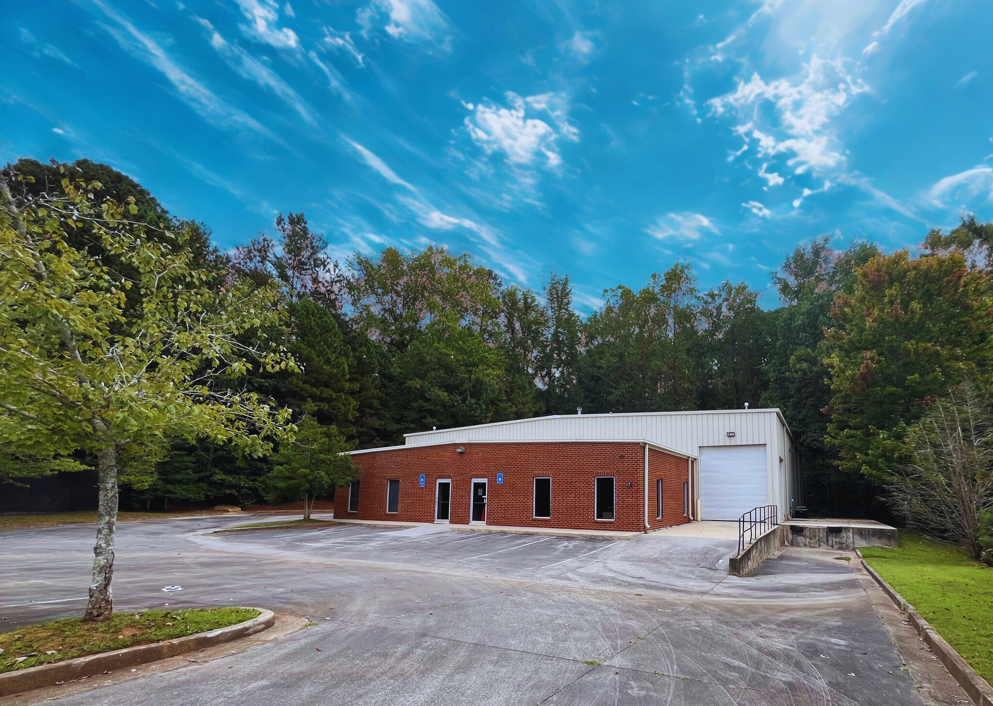 121 Holt Industrial Cir, Acworth, GA for sale Primary Photo- Image 1 of 6