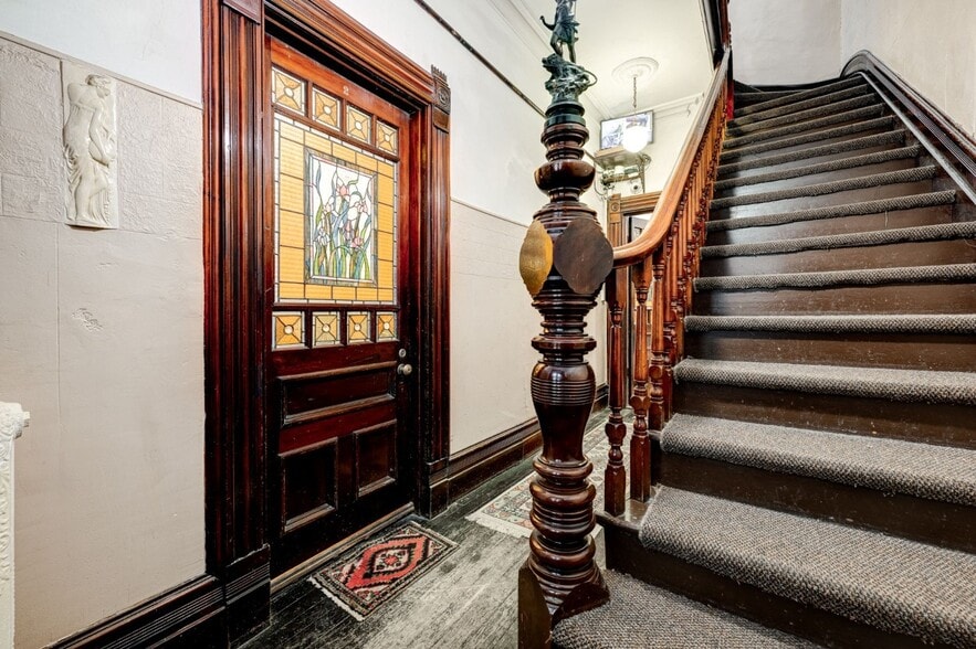 1185 Av Seymour, Montréal, QC for sale - Interior Photo - Image 2 of 12