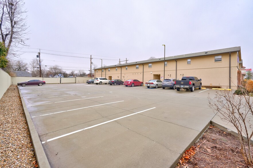 1207 W Gore Blvd, Lawton, OK for sale - Building Photo - Image 3 of 36