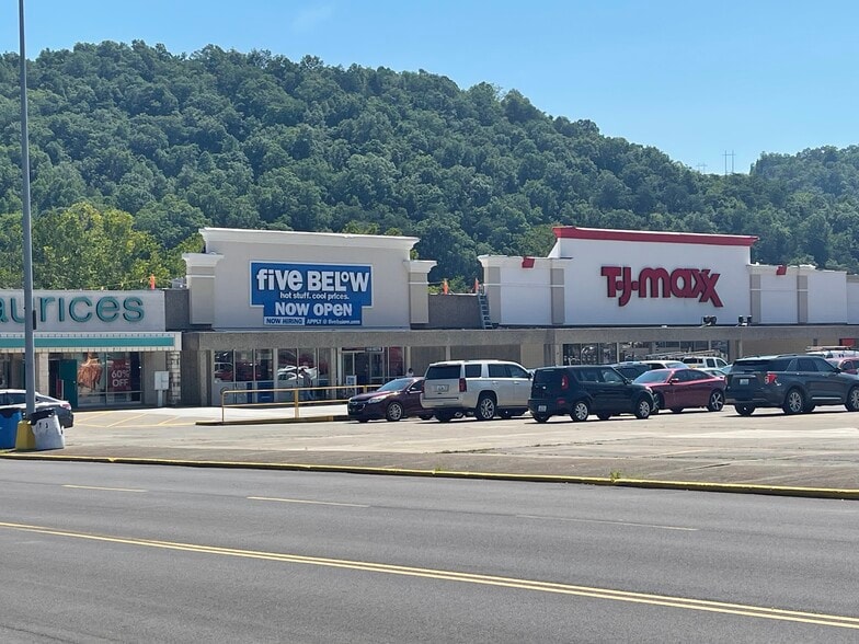 343-451 N Mayo Trl, Paintsville, KY for lease - Building Photo - Image 1 of 3