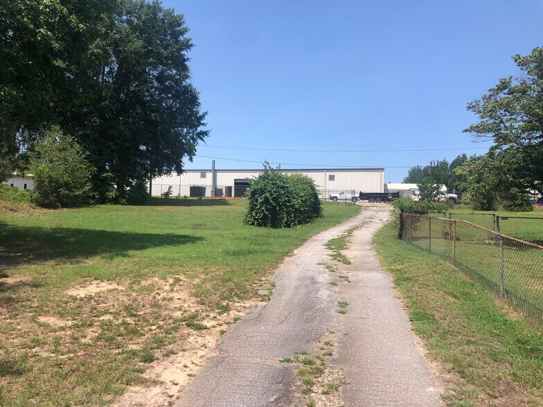 214 Whitmire Dr, Greenville, SC 29605 214 Whitmire Drive, Greenville