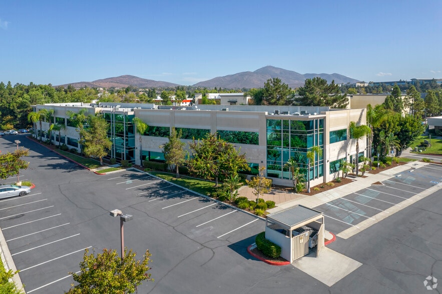 910 Hale Pl, Chula Vista, CA for lease - Building Photo - Image 2 of 6