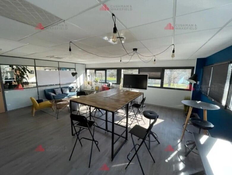 Office in Écuisses for sale - Interior Photo - Image 3 of 5