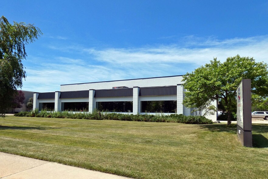 2427 John R Rd, Troy, MI 48083