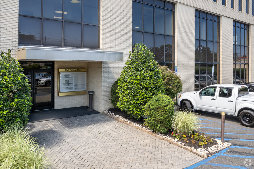 136 Central Ave, Clark, NJ for lease - Building Photo - Image 3 of 5