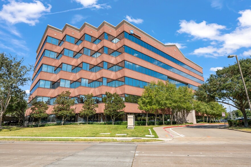 11200 Richmond Ave, Houston, TX for sale - Building Photo - Image 2 of 9