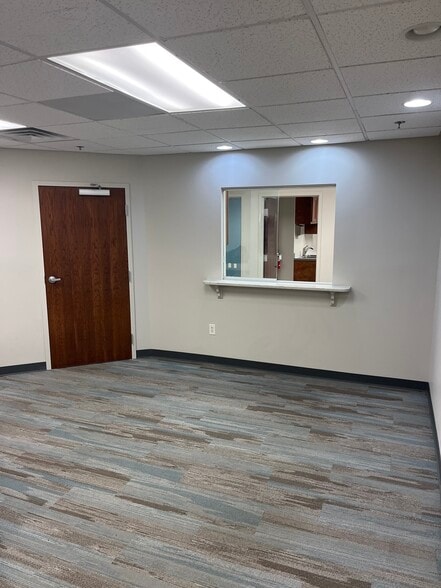 18077 River Rd, Noblesville, IN for lease - Building Photo - Image 2 of 6