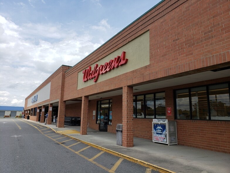 4665-4719 Richmond Rd, Warsaw, VA for lease - Building Photo - Image 3 of 5