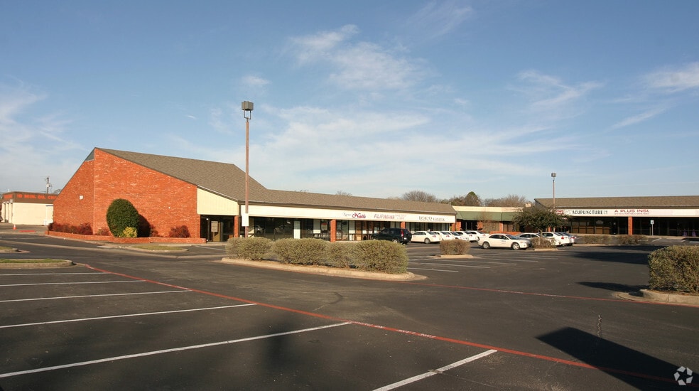 209 Bedford Rd, Bedford, TX for lease - Building Photo - Image 1 of 19