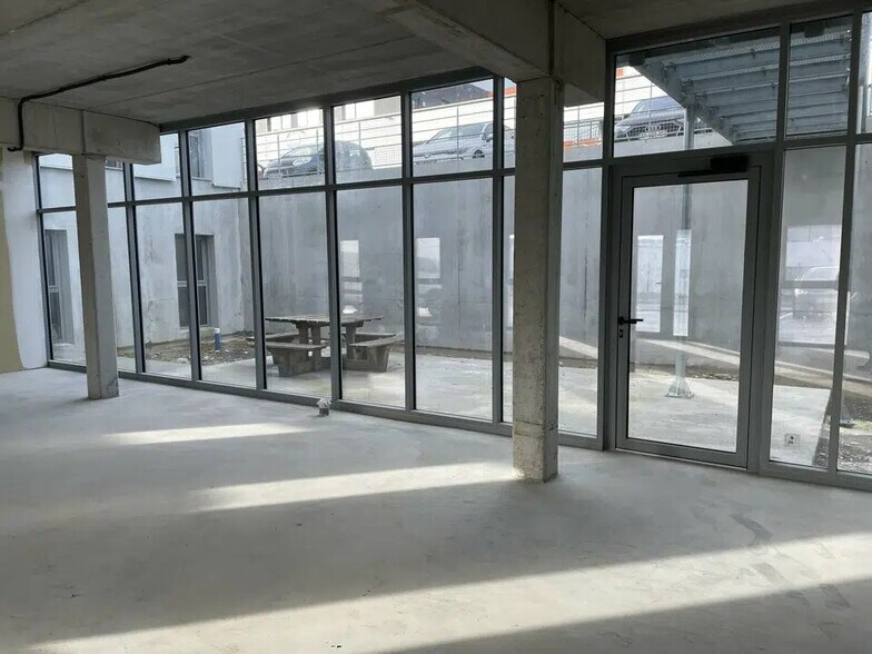 Office in Brest for sale - Interior Photo - Image 2 of 3