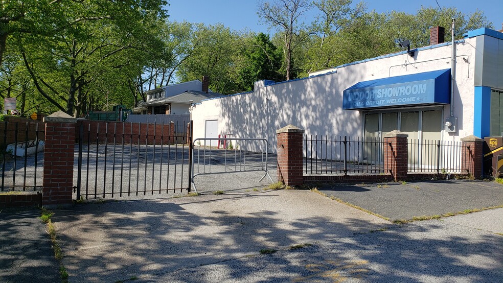 243 Northern Blvd, Great Neck, NY 11021, Great Neck, NY for sale - Building Photo - Image 2 of 8