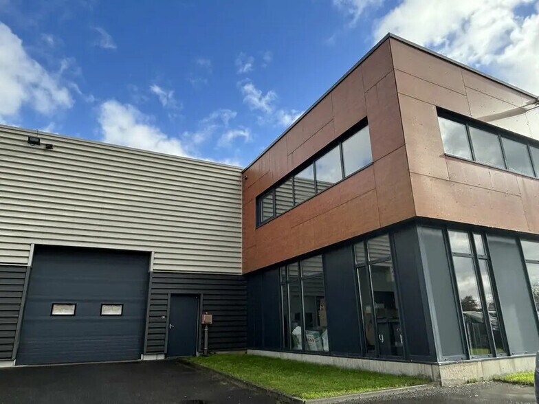 Flex in Wambrechies for lease - Building Photo - Image 1 of 1