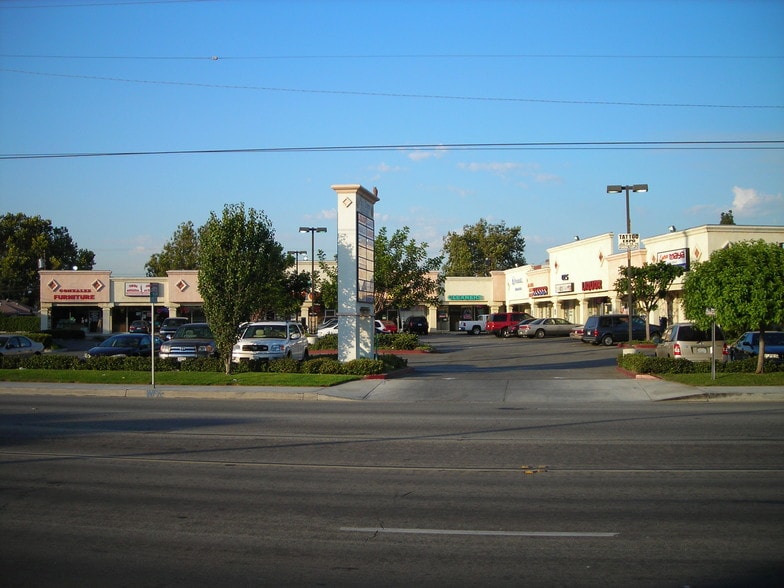 9531-9551 Telegraph Rd, Pico Rivera, CA for lease - Building Photo - Image 2 of 3