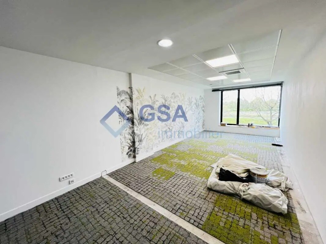 Office in Lieusaint for lease Interior Photo- Image 1 of 2